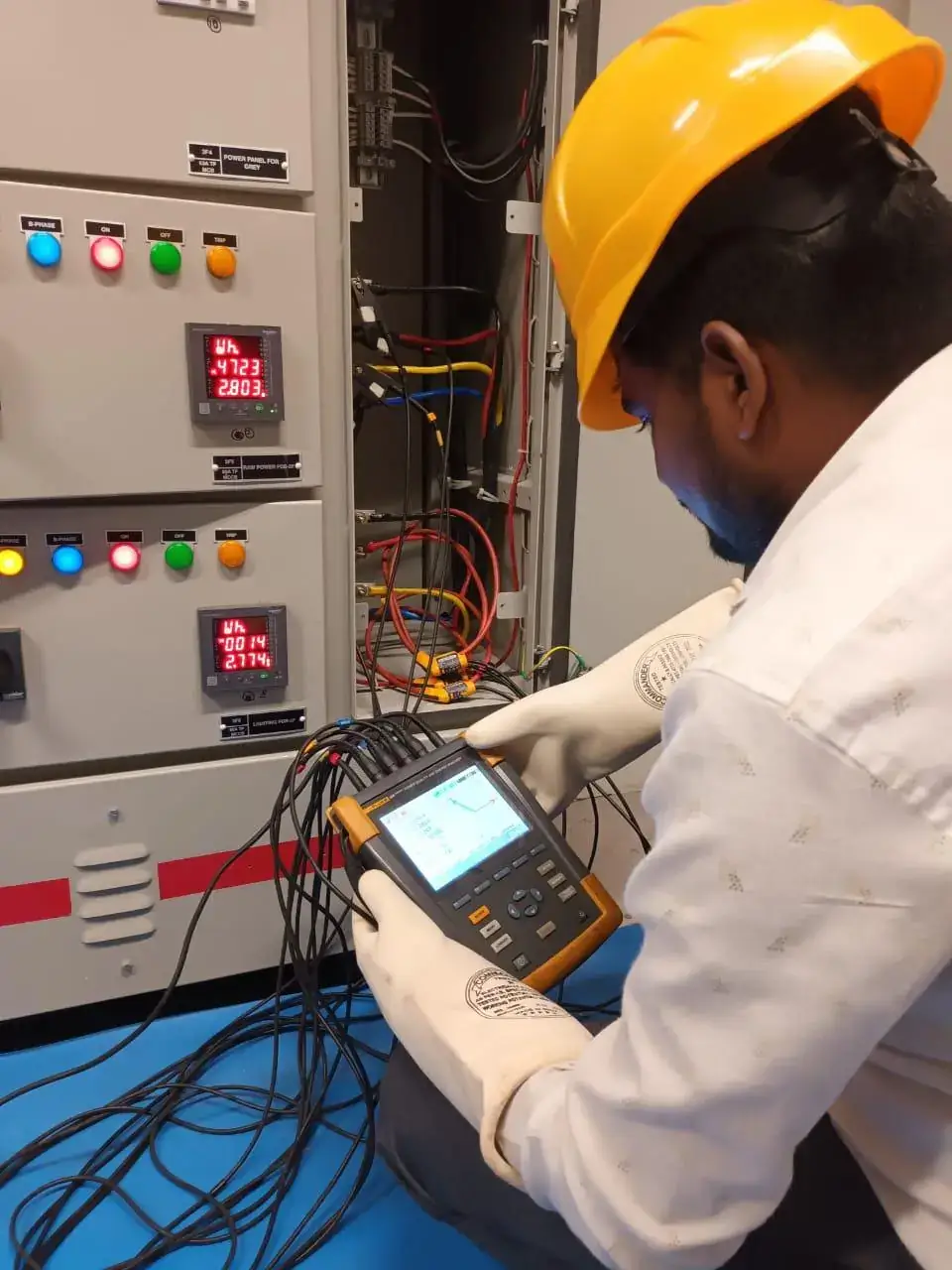 Power quality analyser used for harmonic analysis